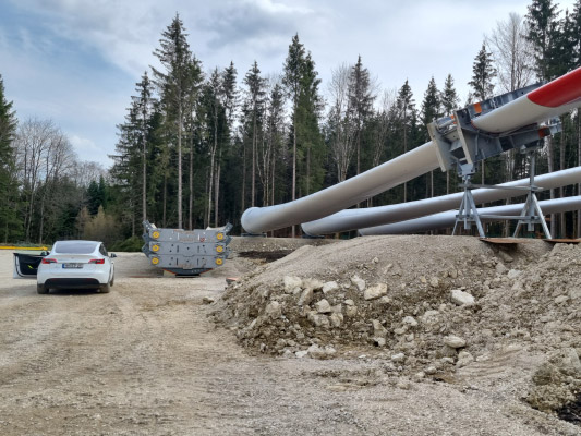 Prüfung Windkraftanlage WEA energieprofile Memmingen Windrad im Nebel